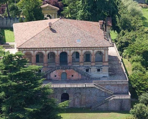 Vista su Villa dei Vescovi dai Colli Euganei